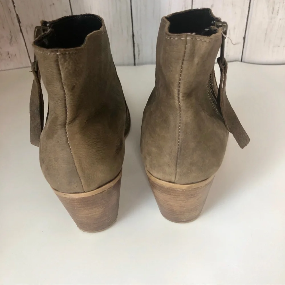 Urban Outfitters Taupe Leather Ankle Heel‎ Bootie 7.5